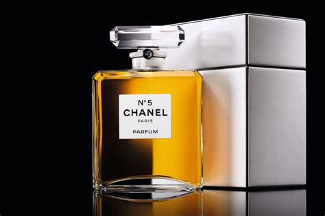 profumo chanel più venduto|Chanel N 5: 10 cose da sapere sul profumo donna più .